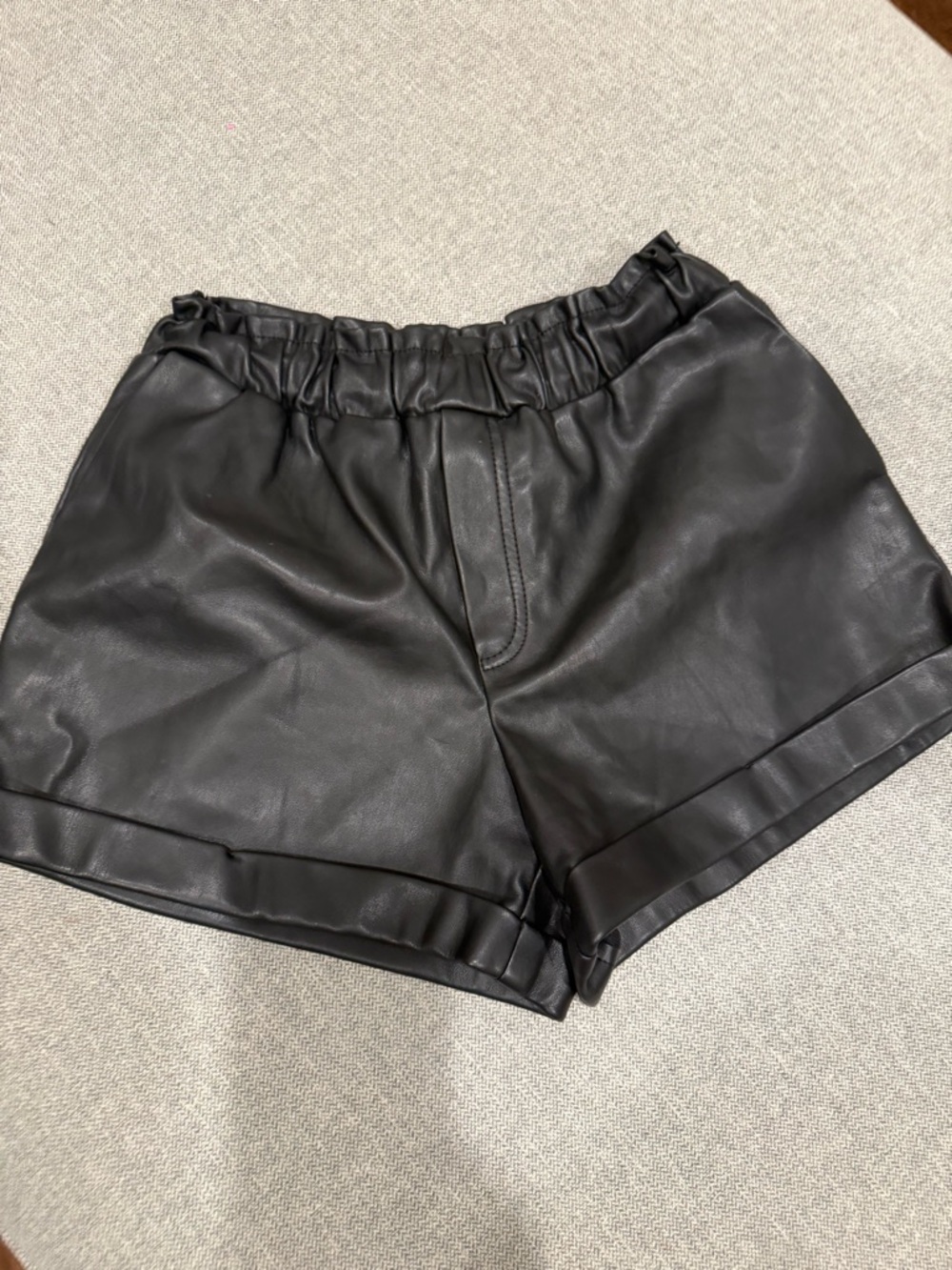 Forever 21 Black Faux Leather Elastic-Waist Women's Shorts